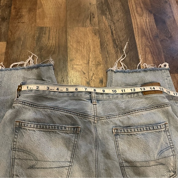 American Eagle Relaxed Mom Jean sz 10 - Picture 4 of 8